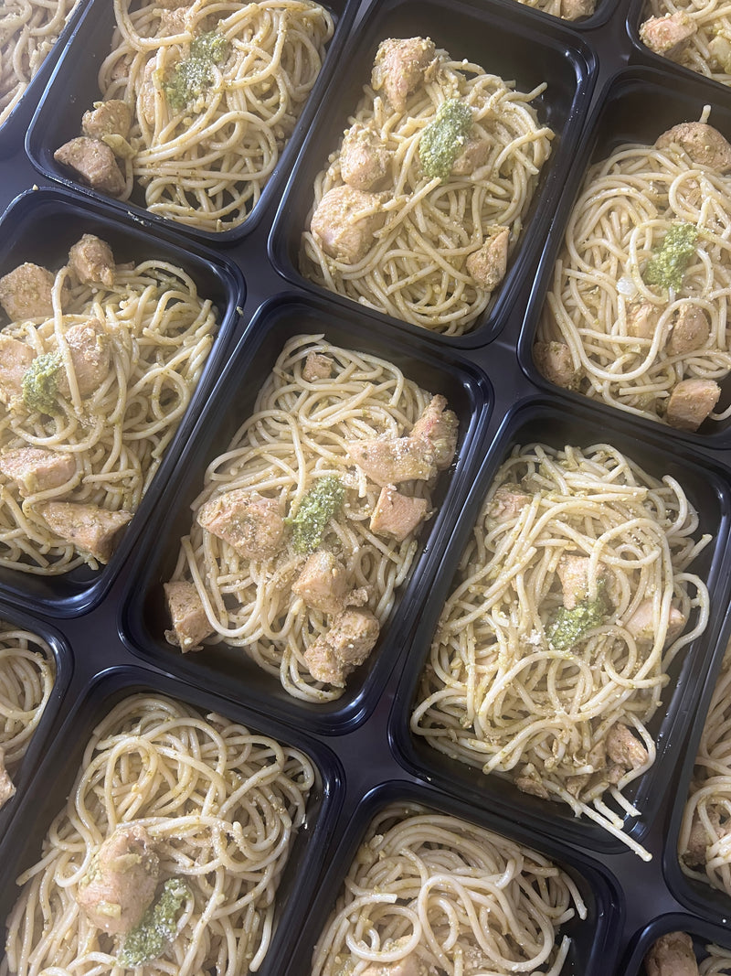 Pollo a la Plancha con Pasta en Salsa Pesto (Porcionado)