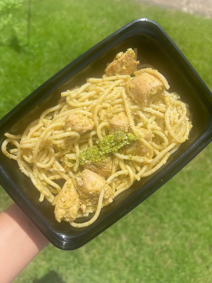 Pollo a la Plancha con Pasta en Salsa Pesto (Porcionado)